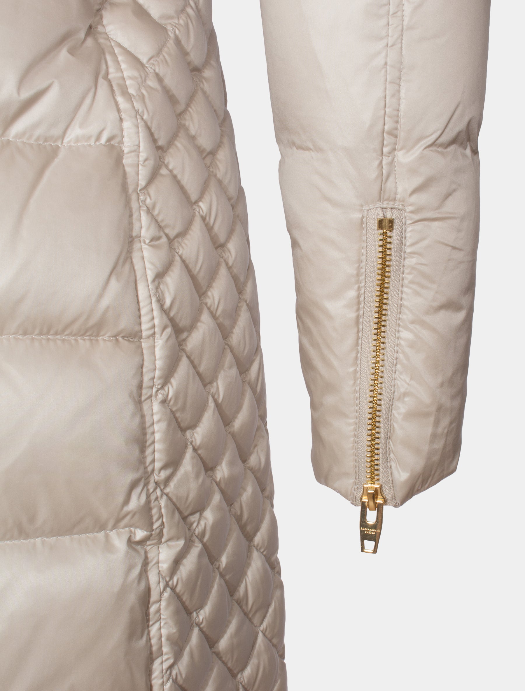 Damen Daunenmantel lange Daunenjacke mit abnehmbarer Echtfell Kapuze - Ciara in light beige/bleached